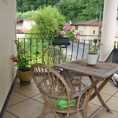 Appartement Chaleureux Avec Parking Gratuit Сарла-ла-Канеда Екстериор снимка